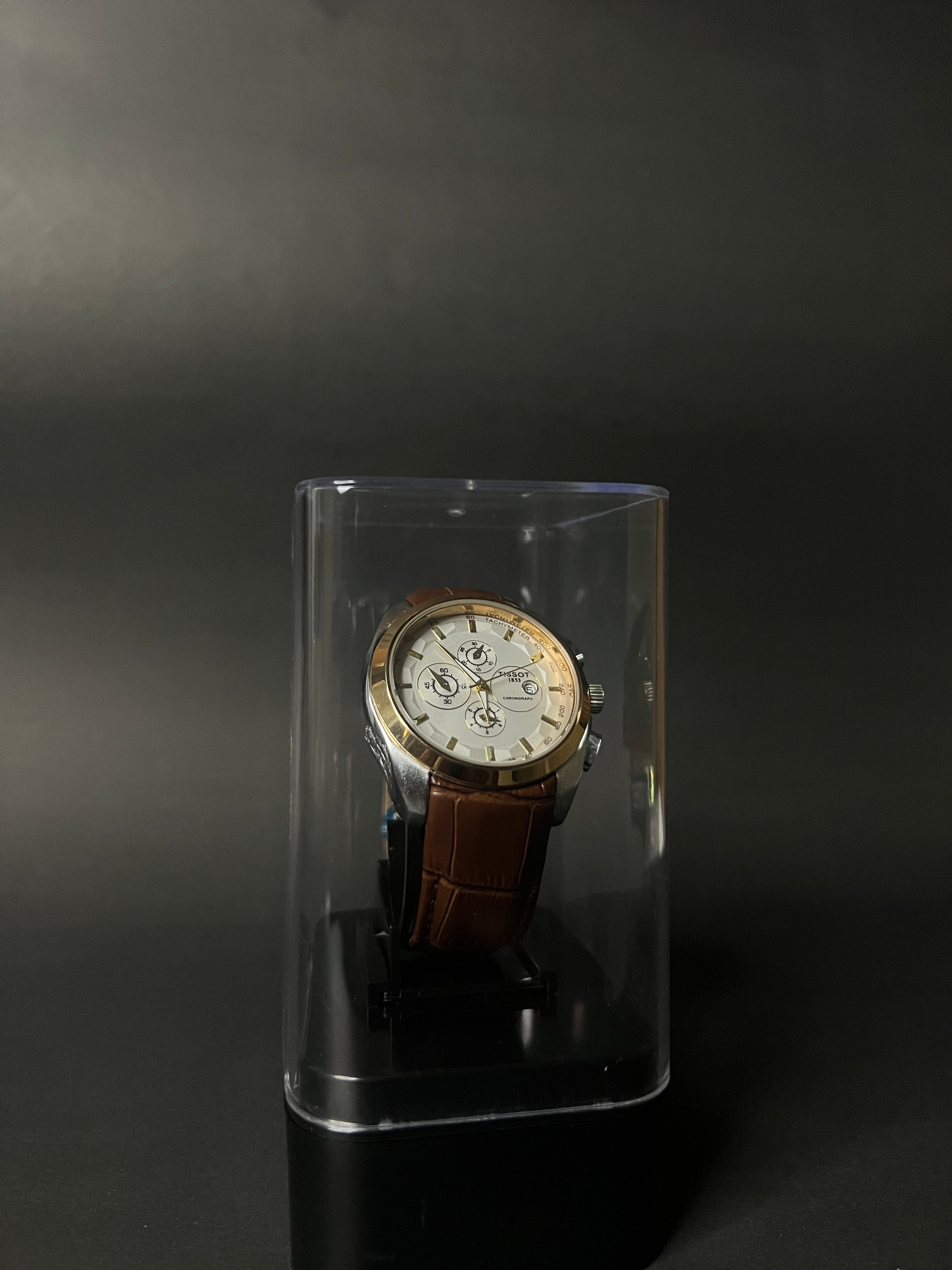 TISSOT COUTURIER CHRONOGRAPH STYLE STRAP WATCH.