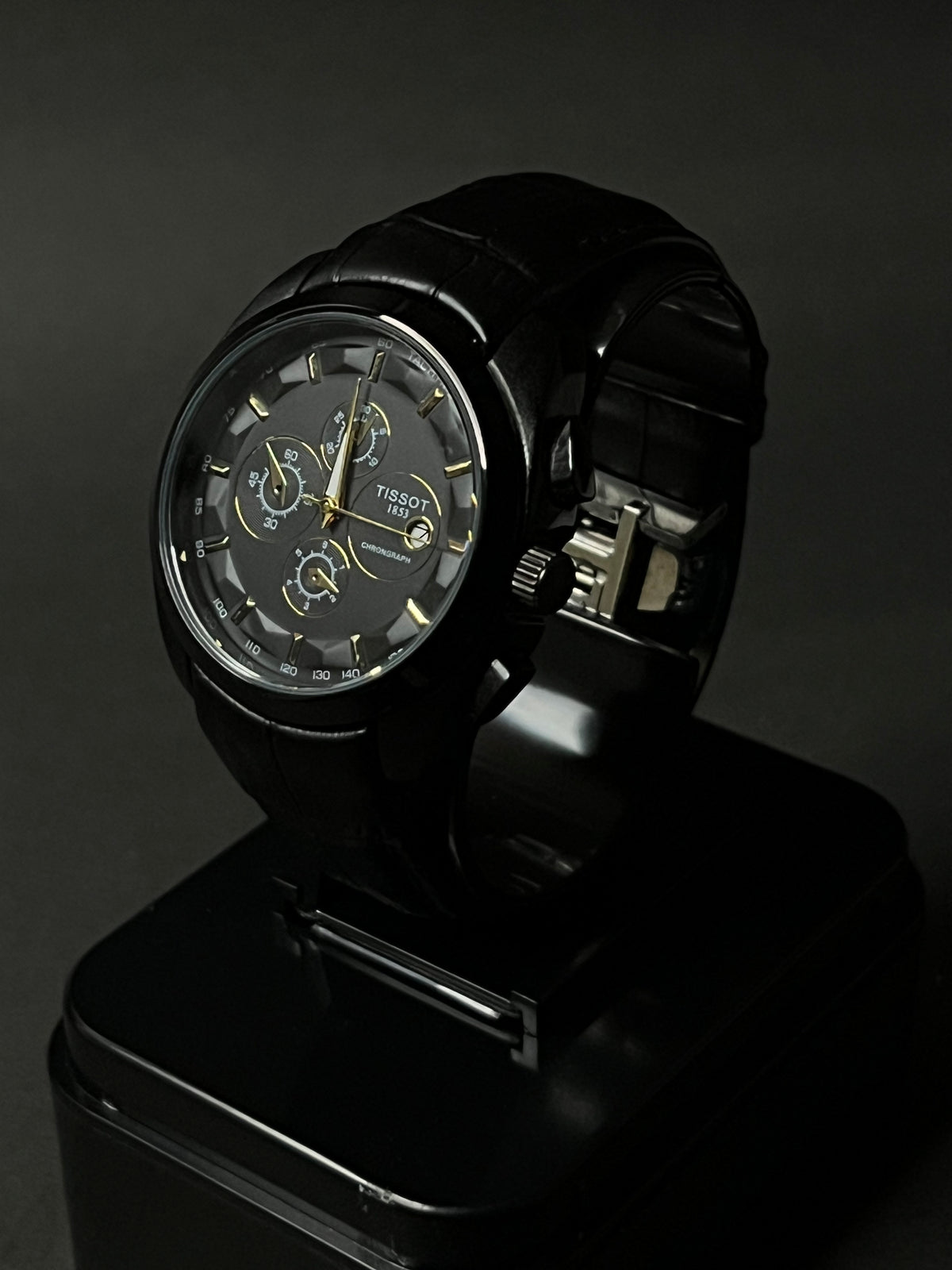 TISSOT COUTURIER CHRONOGRAPH STYLE STRAP WATCH.