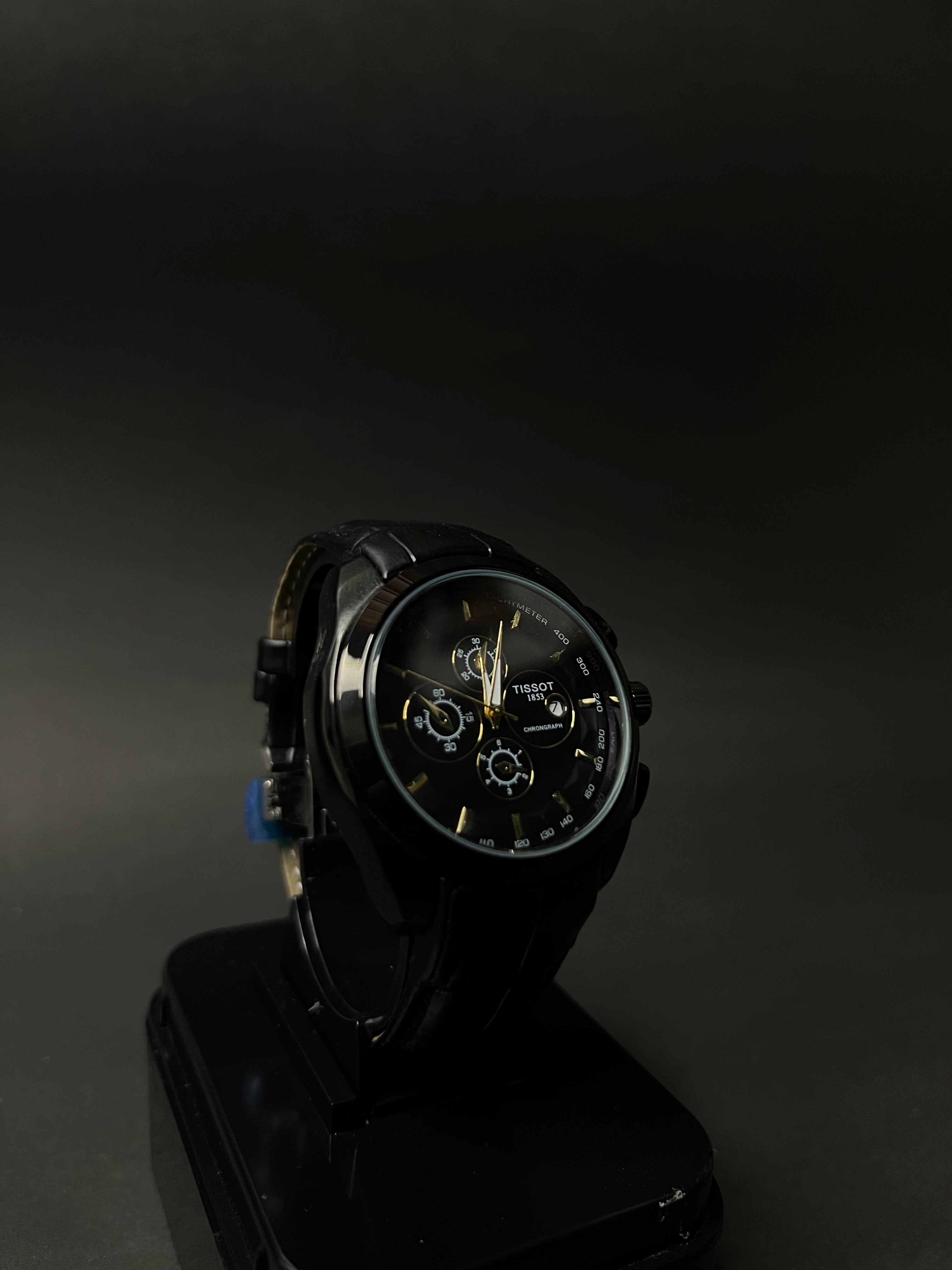TISSOT COUTURIER CHRONOGRAPH STYLE STRAP WATCH.