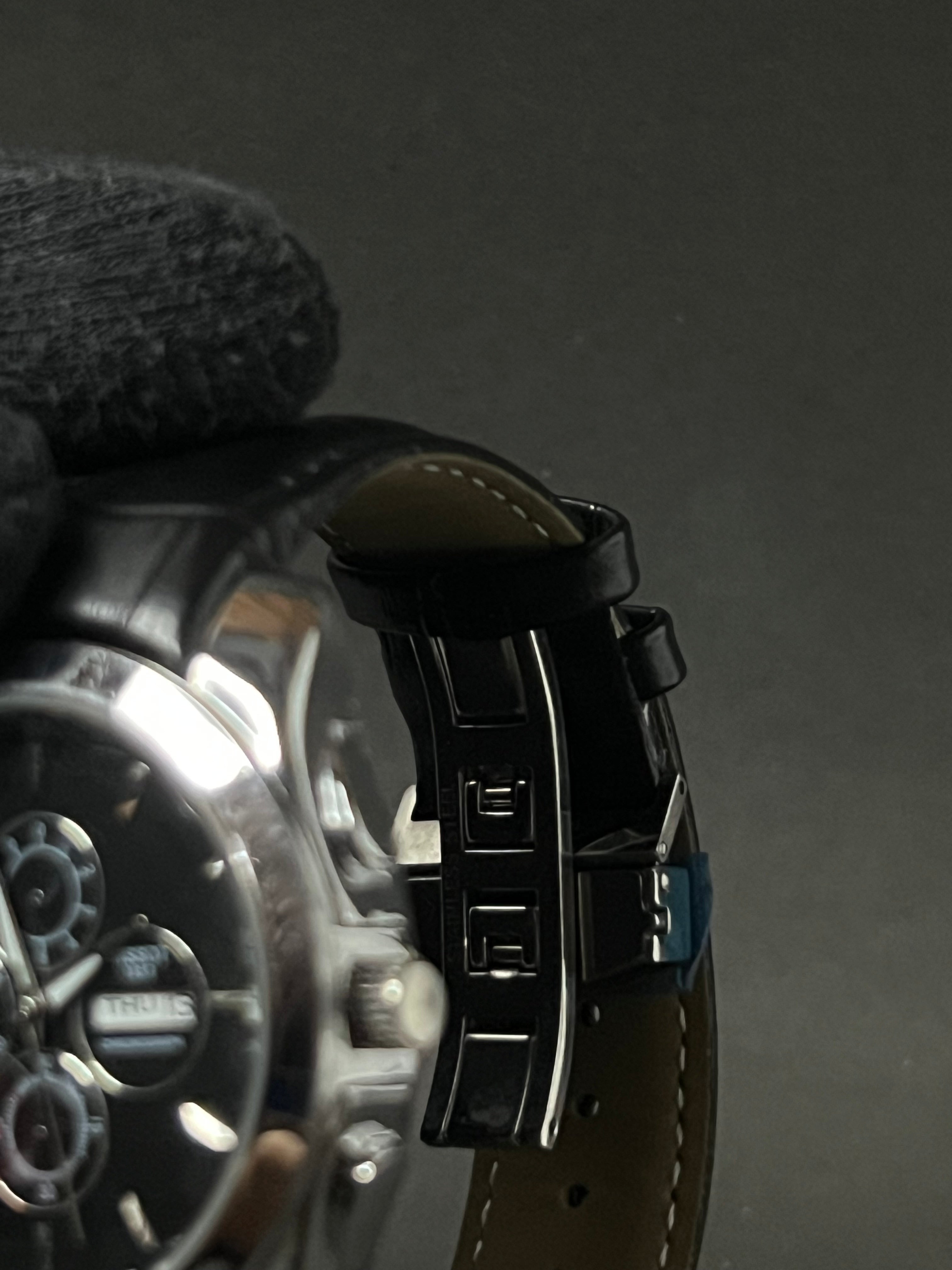 TISSOT COUTURIER CHRONOGRAPH STYLE STRAP WATCH.