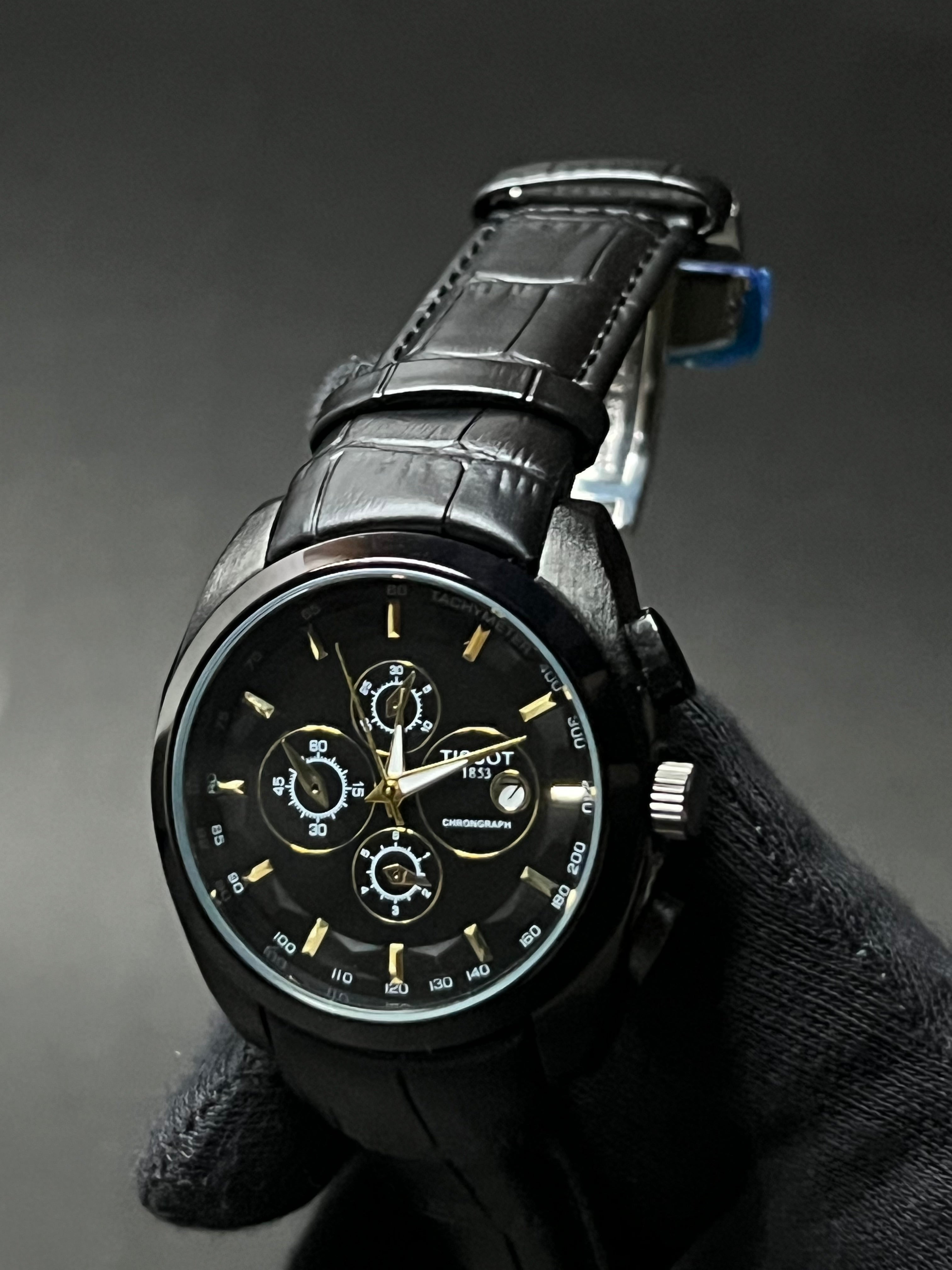TISSOT COUTURIER CHRONOGRAPH STYLE STRAP WATCH.