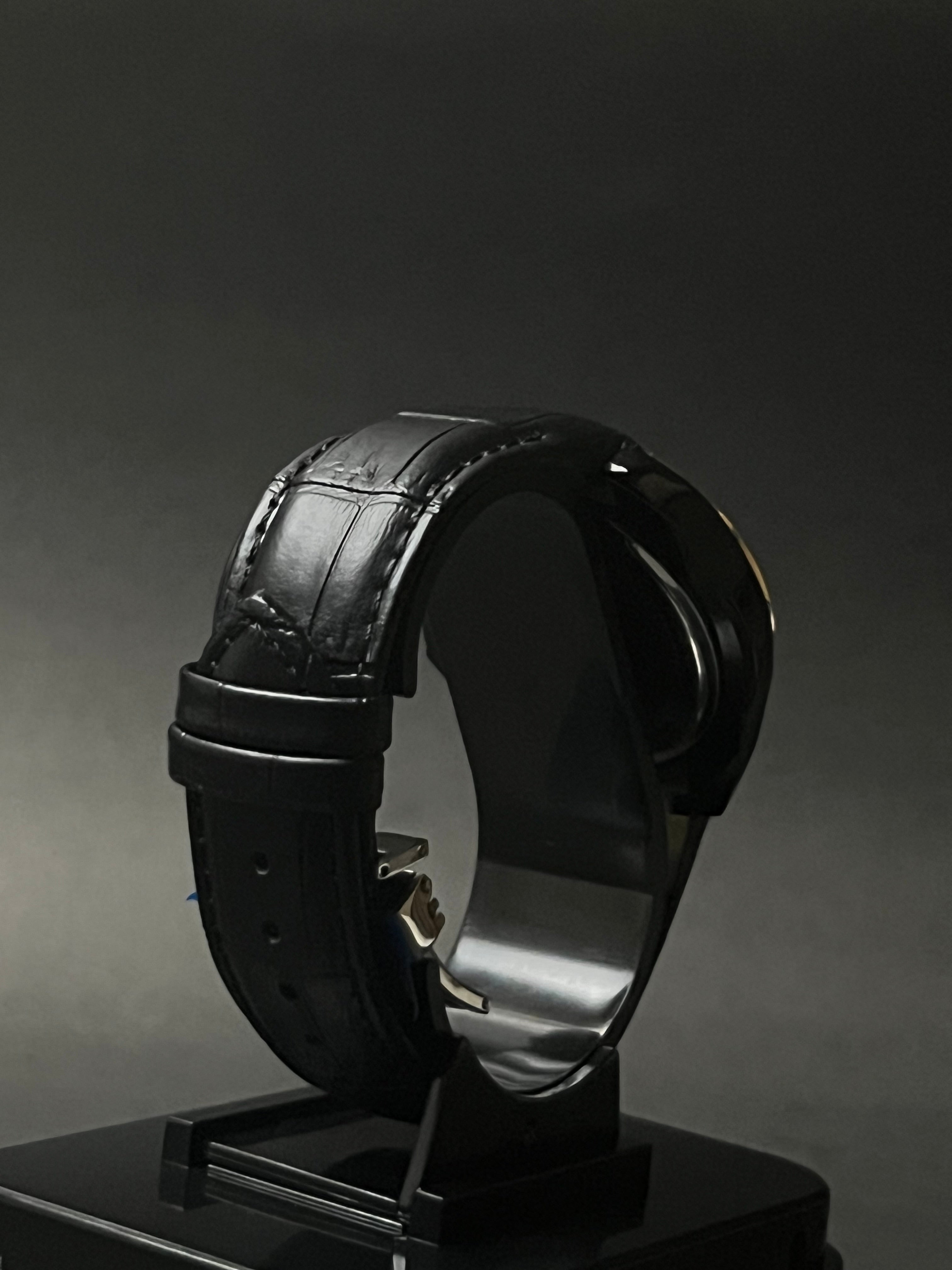 TISSOT COUTURIER CHRONOGRAPH STYLE STRAP WATCH.