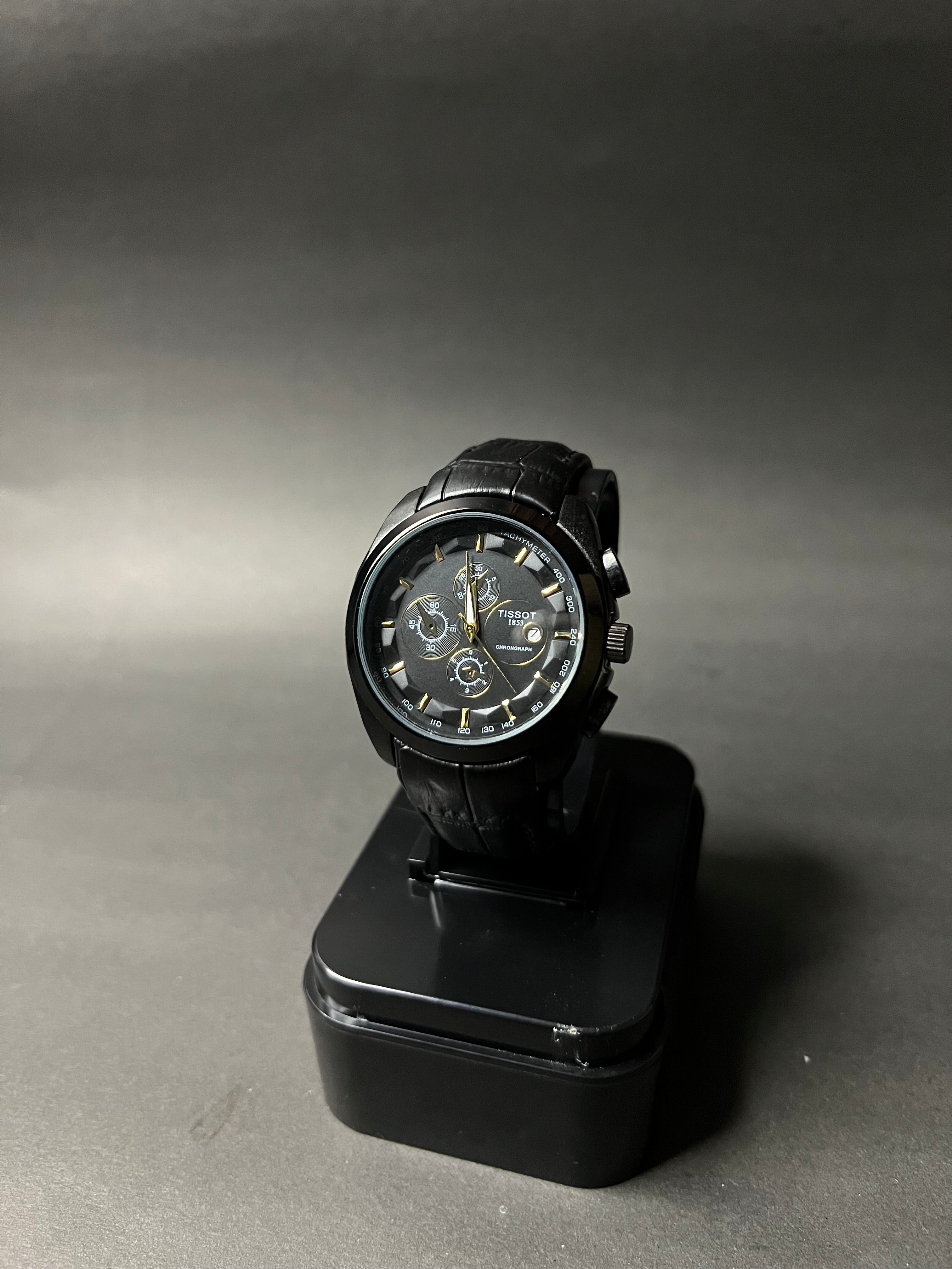TISSOT COUTURIER CHRONOGRAPH STYLE STRAP WATCH.
