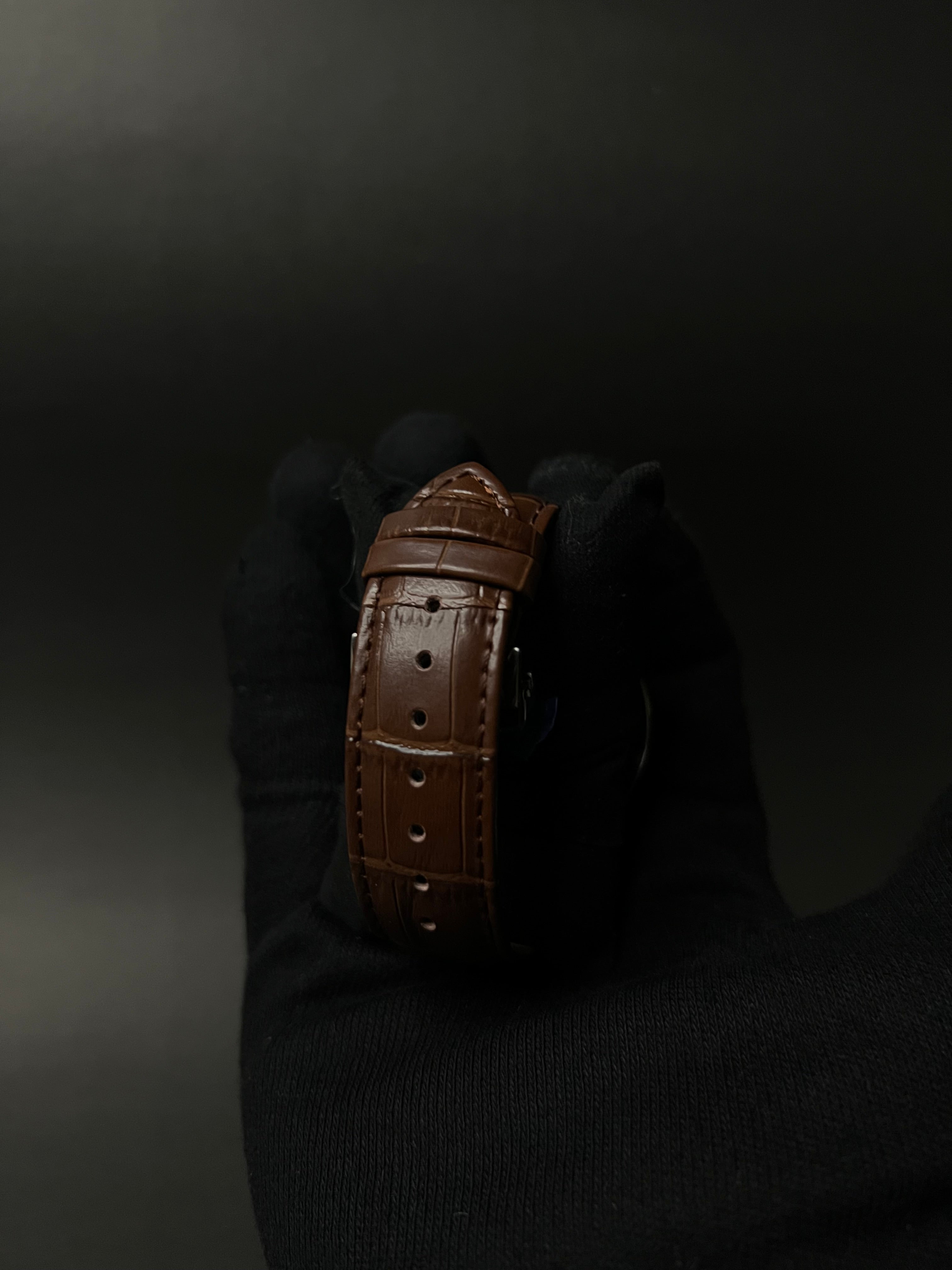 TISSOT COUTURIER CHRONOGRAPH STYLE STRAP WATCH.